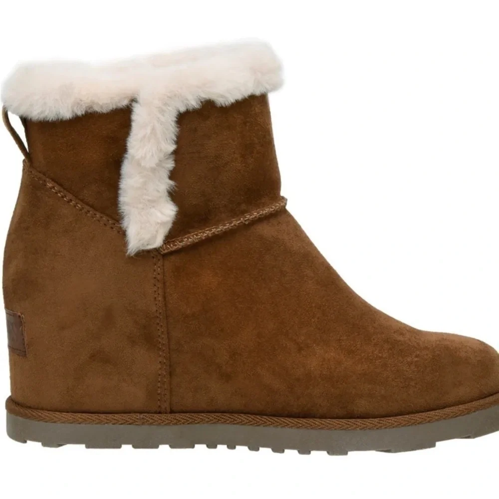 Cushionaire Kenzie Wedge Bootie New in Box Size 10